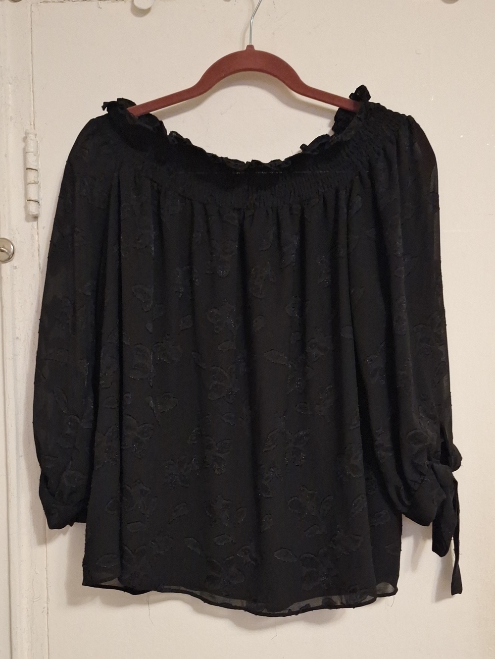 CeCe Black Off-Shoulder Floral-Texture Blouse